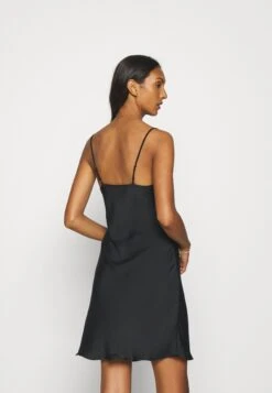 Anna Field Hammered Satin Nightie - Nachtjapon - Black -Anna Field Verkoopwinkel 582eef8b55cc48b49fe9b0e88e2892d9