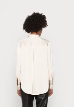 Anna Field Overhemdblouse - Nude 7 Anna Field Overhemdblouse - Nude -Anna Field Verkoopwinkel d440f1564b214990b8800f83f8491c11